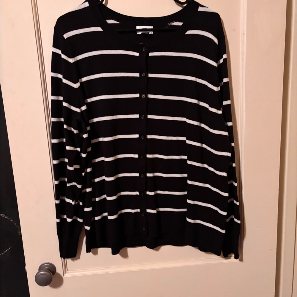 Old Navy Black and White Knit Sweater